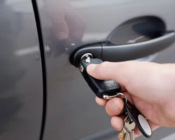 Dayton Master Locksmith Dayton, OH 937-835-2028 - car-door-unlocking